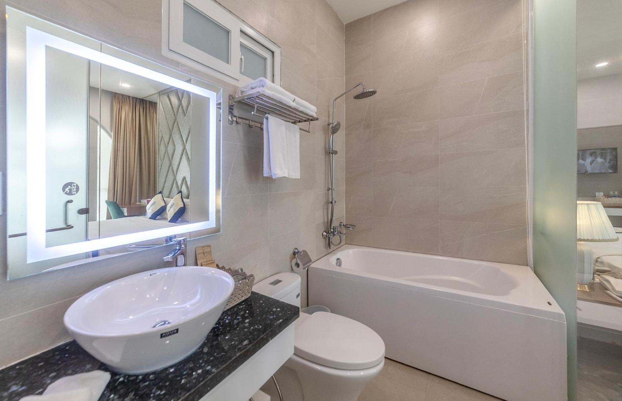 Tiffany Hotel & Restaurant Phan Thiết Extérieur photo