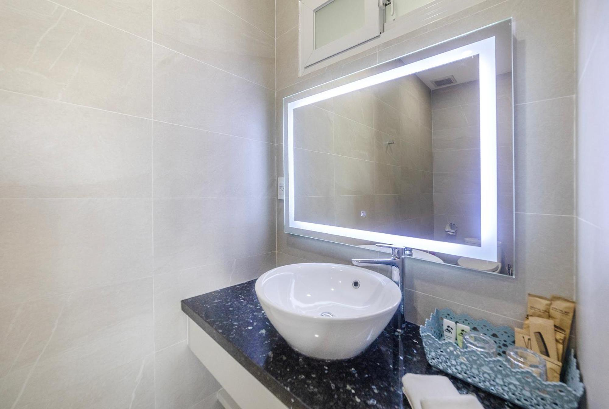 Tiffany Hotel & Restaurant Phan Thiết Extérieur photo